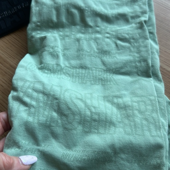 GYMSHARK 2 pc Set 💚🖤 - Picture 4 of 8